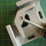 The jaws of the corner clamp